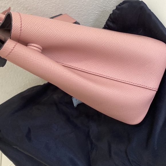 Prada excellent condition - Picture 9 of 15